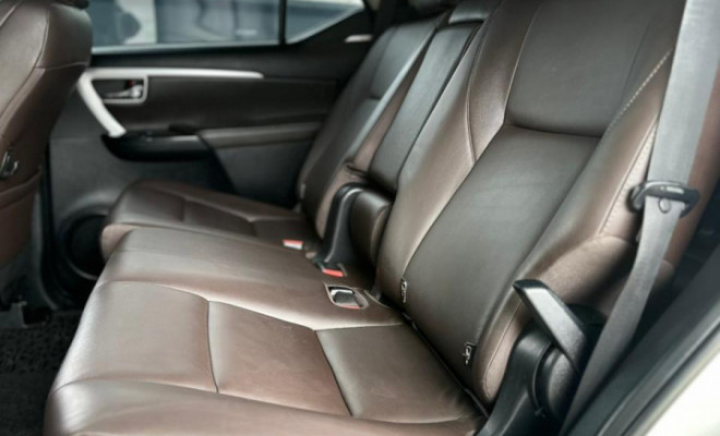 Toyota Hilux SW4 SRX 4x4 2.8 TDI 16V Dies. Aut. 2017 Diesel-10