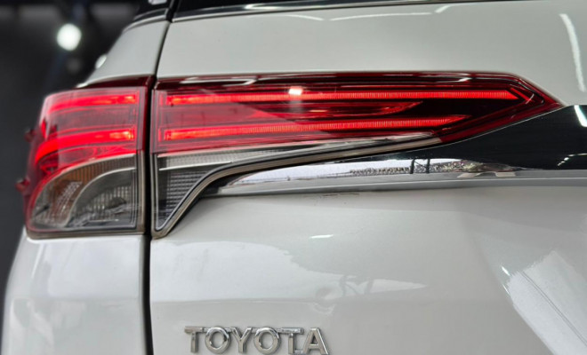 Toyota Hilux SW4 SRX 4x4 2.8 TDI 16V Dies. Aut. 2017 Diesel-0