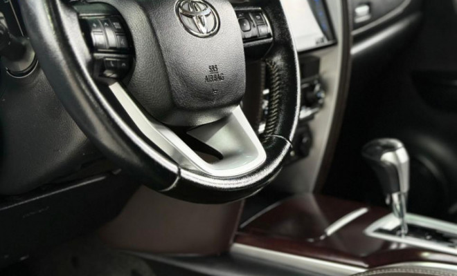 Toyota Hilux SW4 SRX 4x4 2.8 TDI 16V Dies. Aut. 2017 Diesel-4