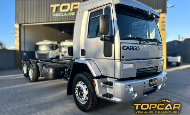 FORD CARGO 2422/ 2422 E 3-Eixos 2p (diesel) 2010 Diesel-1