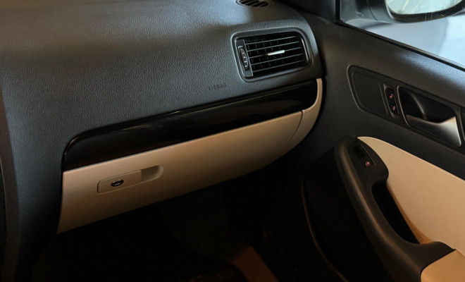 VW - VolksWagen JETTA Comfortline  2.0 T.Flex 8V 4p Mec. 2012 Flex-8