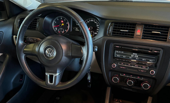 VW - VolksWagen JETTA Comfortline  2.0 T.Flex 8V 4p Mec. 2012 Flex-7