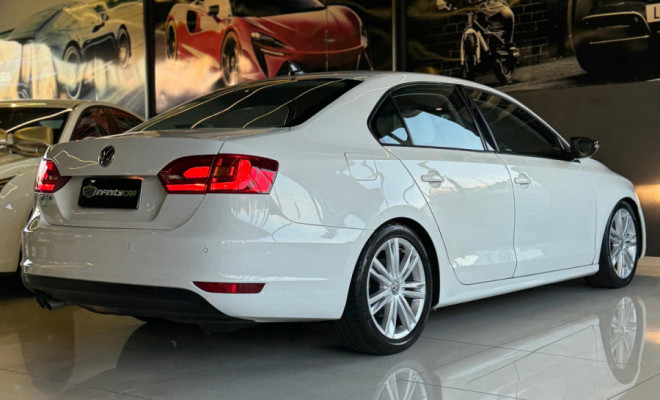 VW - VolksWagen JETTA Comfortline  2.0 T.Flex 8V 4p Mec. 2012 Flex-4