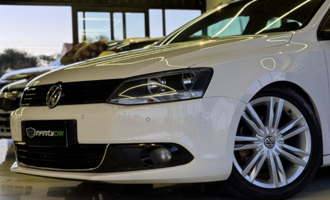 VW - VolksWagen JETTA Comfortline  2.0 T.Flex 8V 4p Mec. 2012 Flex-2