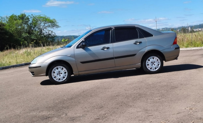 Ford Focus 1.6 S/SE/SE Plus Flex 8V/16V  5p 2008 Flex