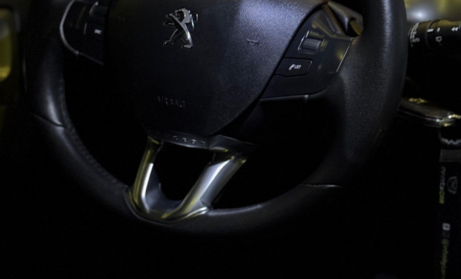 Peugeot 208 Griffe 1.6 Flex 16V 5p Aut. 2014 Flex-12