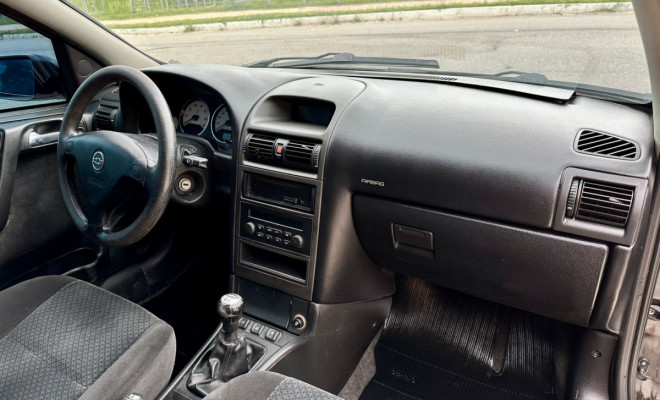 GM Astra Advantage 2.0 8V FlexPower 2010-8