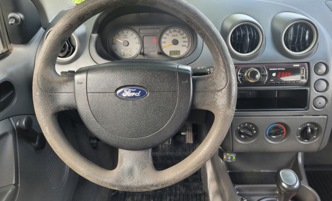 Ford Fiesta Personnalité 1.0 8V 66cv 5p 2003 Gás-9
