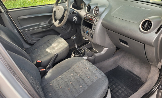 Ford Fiesta Personnalité 1.0 8V 66cv 5p 2003 Gás-7