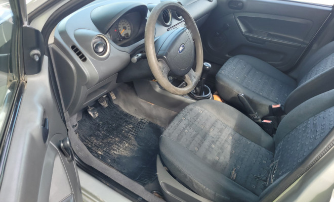 Ford Fiesta Personnalité 1.0 8V 66cv 5p 2003 Gás-8