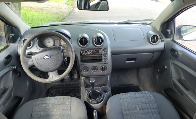 Ford Fiesta Personnalité 1.0 8V 66cv 5p 2003 Gás-5