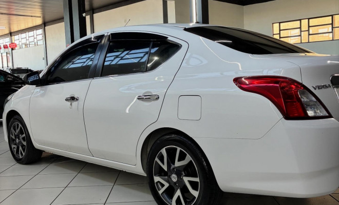 Nissan VERSA SL 1.6 16V FlexStart 4p Aut. 2017 Flex-6