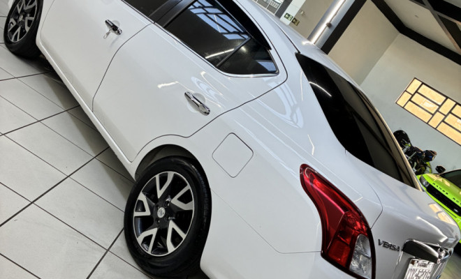 Nissan VERSA SL 1.6 16V FlexStart 4p Aut. 2017 Flex-8