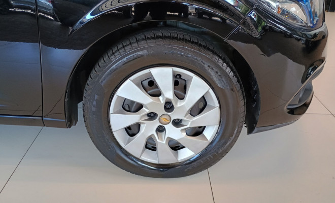 GM - Chevrolet ONIX HATCH LT 1.4 8V FlexPower 5p Mec. 2013 Flex-8