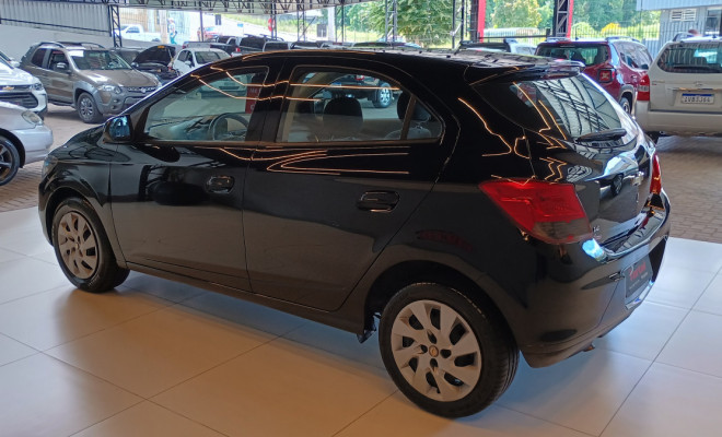 GM - Chevrolet ONIX HATCH LT 1.4 8V FlexPower 5p Mec. 2013 Flex-4