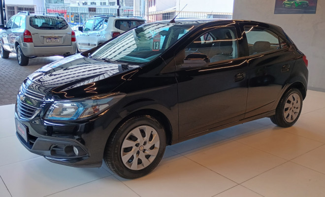 GM - Chevrolet ONIX HATCH LT 1.4 8V FlexPower 5p Mec. 2013 Flex-2