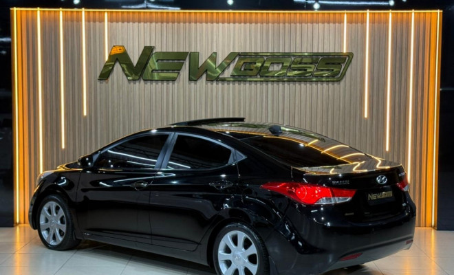 Hyundai Elantra GLS 1.8 16V Aut. 2012 Gasolina-2