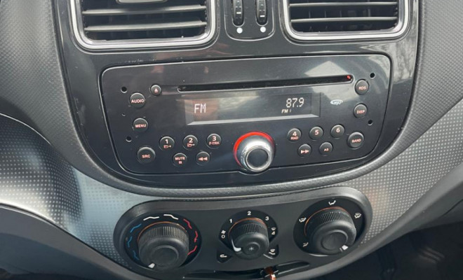 Fiat Grand Siena ATTRAC. 1.4 EVO F.Flex 8V 2013 Flex-10
