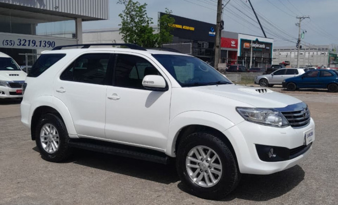 Toyota Hilux SW4 SRV D4-D 4x4 3.0 TDI Dies. Aut 2014 Diesel-1