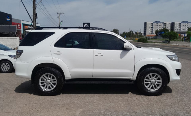 Toyota Hilux SW4 SRV D4-D 4x4 3.0 TDI Dies. Aut 2014 Diesel-2