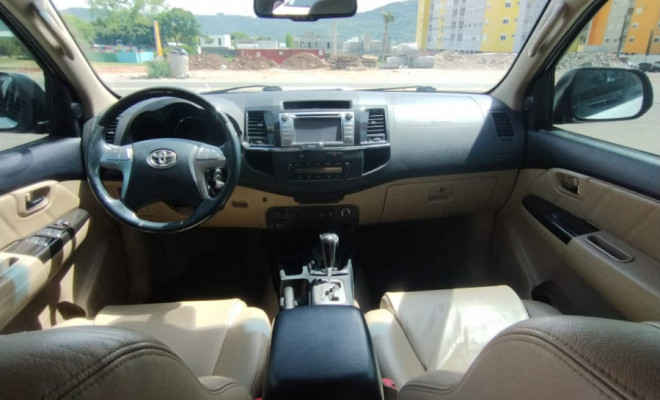 Toyota Hilux SW4 SRV D4-D 4x4 3.0 TDI Dies. Aut 2014 Diesel-12