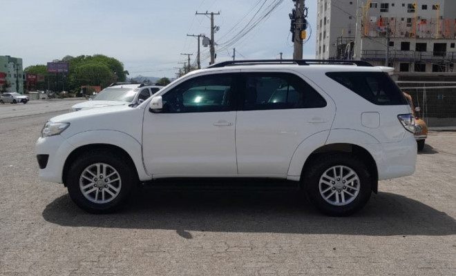 Toyota Hilux SW4 SRV D4-D 4x4 3.0 TDI Dies. Aut 2014 Diesel-3