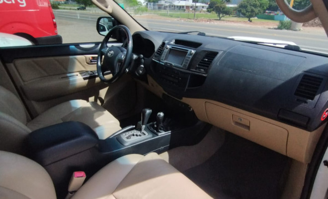 Toyota Hilux SW4 SRV D4-D 4x4 3.0 TDI Dies. Aut 2014 Diesel-9