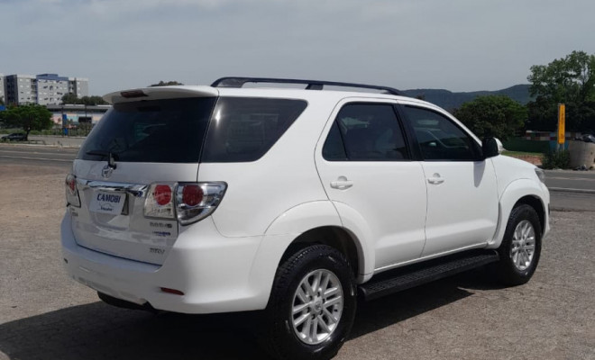 Toyota Hilux SW4 SRV D4-D 4x4 3.0 TDI Dies. Aut 2014 Diesel-6