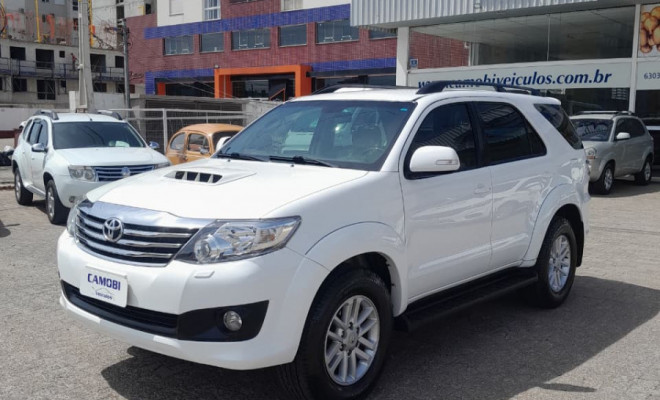 Toyota Hilux SW4 SRV D4-D 4x4 3.0 TDI Dies. Aut 2014 Diesel