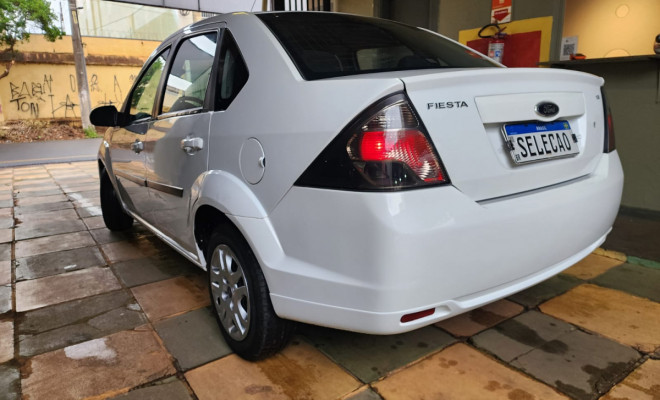 Ford Fiesta Sedan SE 1.6 8V Flex 4p 2014 Flex-4