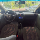GM - Chevrolet Corsa Sedan 1.0 MPFI 8V 71cv 4p 2004 Gasolina-5