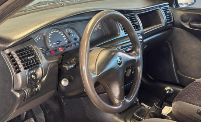 GM - Chevrolet Vectra GLS/Expres.2.2/ 2.0 e 2.0 CD 8V 1999 Gasolina-0