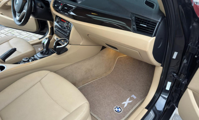 BMW X1 SDRIVE 20i 2.0/2.0 TB Acti.Flex Aut. 2014 Gasolina-24