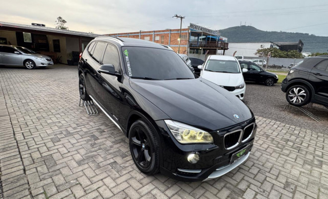 BMW X1 SDRIVE 20i 2.0/2.0 TB Acti.Flex Aut. 2014 Gasolina-14