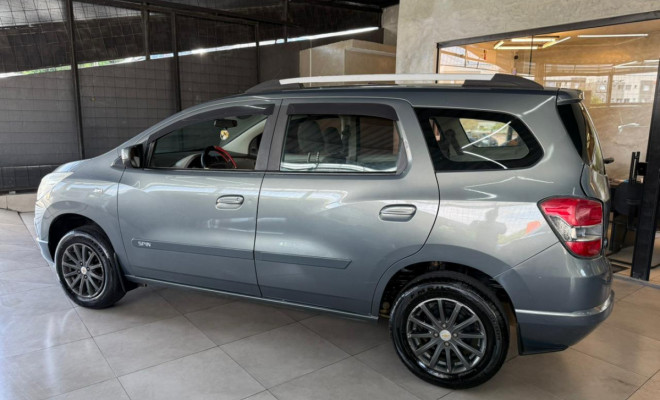 GM - Chevrolet SPIN LT 1.8 8V Econo.Flex 5p Aut. 2013 Flex-5