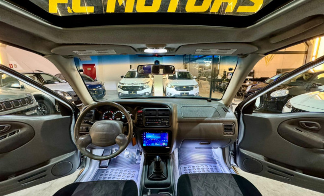 GM - Chevrolet TRACKER 2.0 16v 128cv MPFI 4x4 5p 2009 Gasolina-4