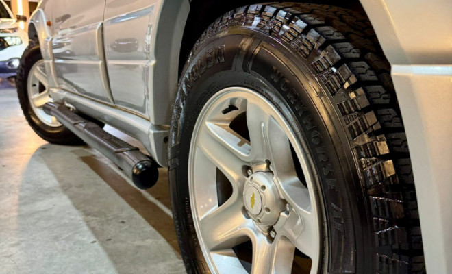 GM - Chevrolet TRACKER 2.0 16v 128cv MPFI 4x4 5p 2009 Gasolina-16