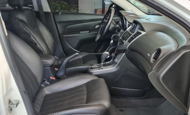 GM - Chevrolet CRUZE HB Sport LT 1.8 16V FlexP. 5p Aut 2014 Flex-9