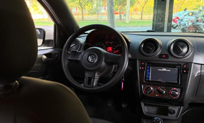 VW - VolksWagen Gol (novo) 1.0 Mi Total Flex 8V 4p 2014 Flex-8