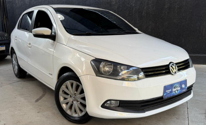 VW - VolksWagen Gol (novo) 1.0 Mi Total Flex 8V 4p 2014 Flex