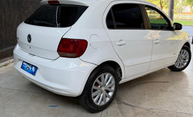 VW - VolksWagen Gol (novo) 1.0 Mi Total Flex 8V 4p 2014 Flex-1