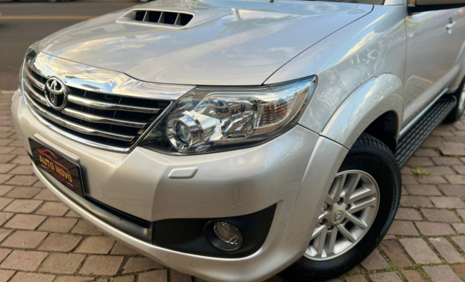 Toyota Hilux SW4 SRV D4-D 4x4 3.0 TDI Dies. Aut 2014 Diesel-1