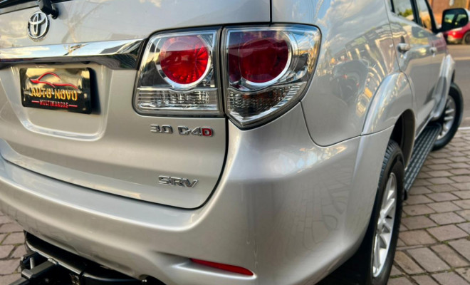 Toyota Hilux SW4 SRV D4-D 4x4 3.0 TDI Dies. Aut 2014 Diesel-5