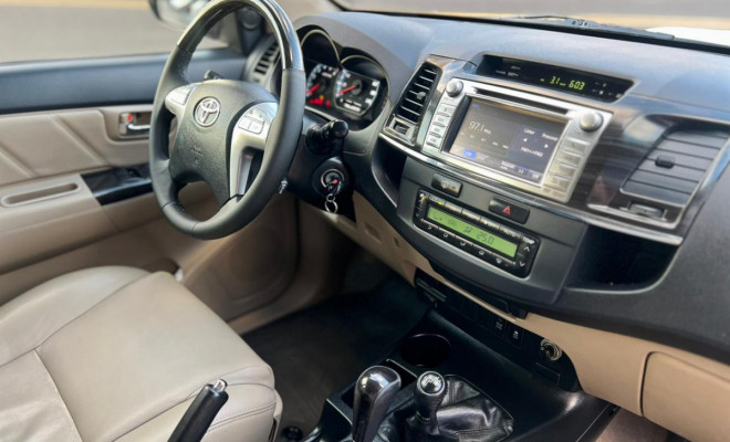 Toyota Hilux SW4 SRV D4-D 4x4 3.0 TDI Dies. Aut 2014 Diesel-9