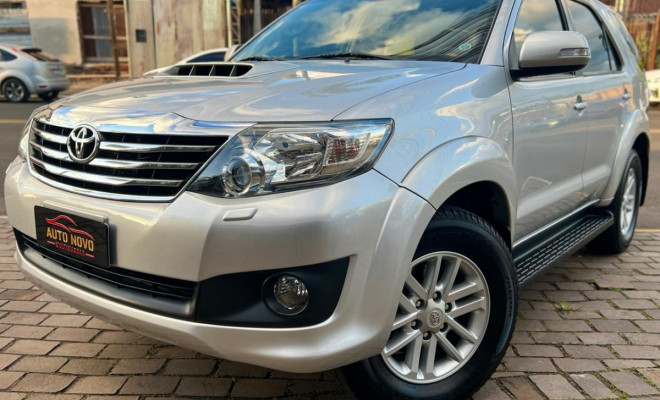 Toyota Hilux SW4 SRV D4-D 4x4 3.0 TDI Dies. Aut 2014 Diesel-0