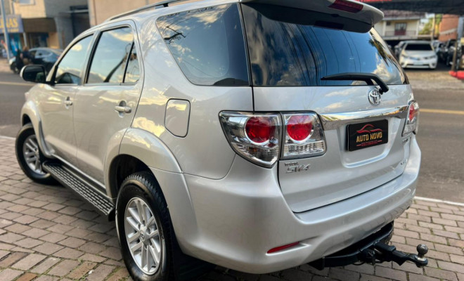 Toyota Hilux SW4 SRV D4-D 4x4 3.0 TDI Dies. Aut 2014 Diesel-2