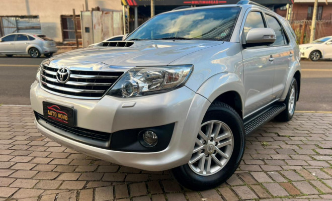 Toyota Hilux SW4 SRV D4-D 4x4 3.0 TDI Dies. Aut 2014 Diesel