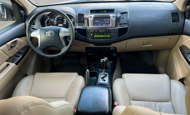 Toyota Hilux SW4 SRV D4-D 4x4 3.0 TDI Dies. Aut 2014 Diesel-10