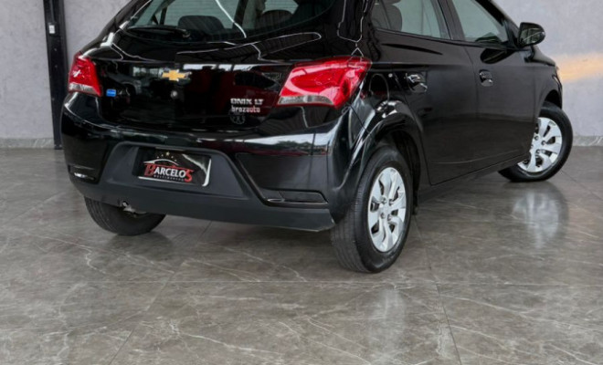 GM - Chevrolet ONIX HATCH LT 1.0 8V FlexPower 5p Mec. 2017 Flex-11