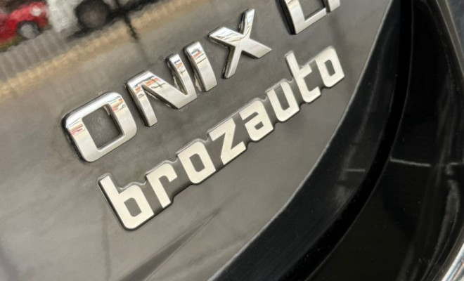 GM - Chevrolet ONIX HATCH LT 1.0 8V FlexPower 5p Mec. 2017 Flex-29